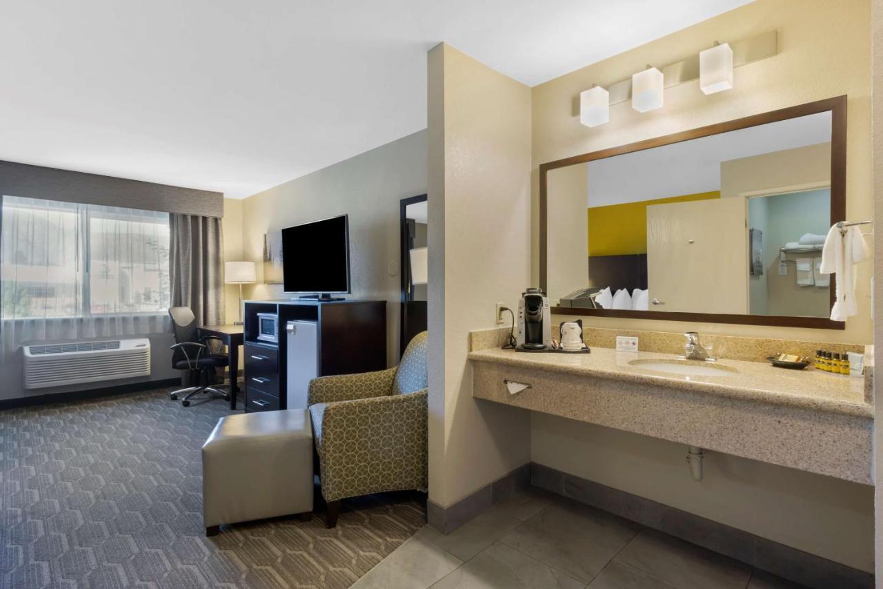 Western Downtown Hotel 4*